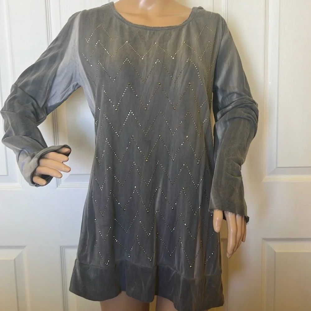 Vocal USA sparkly grey rhinestone front jersey racerback long sleeved top . SzLg